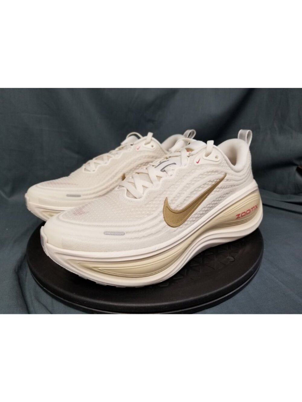 Nike Vomero Plus Sail Light Khaki Gold HV8154 109 Women's Size 9 NEW NO BOX ! - Picture 4 of 11